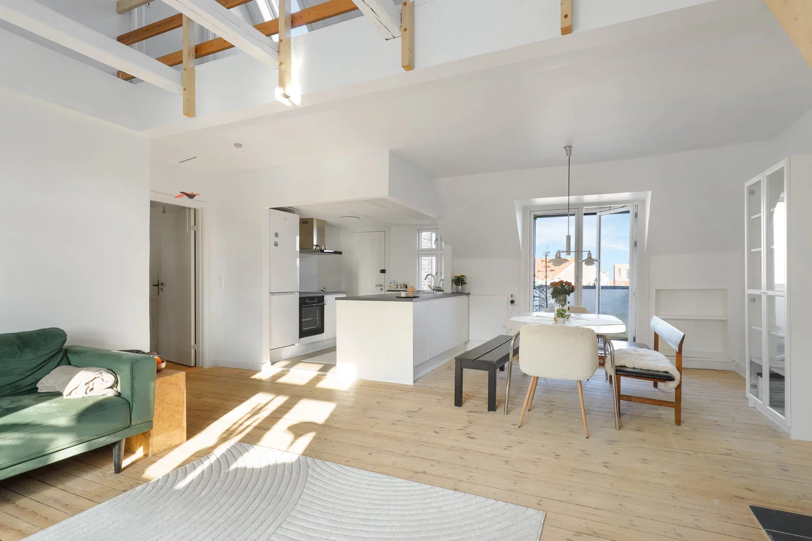 apartment Exclusive penthouse apartment with mezzanine and balcony