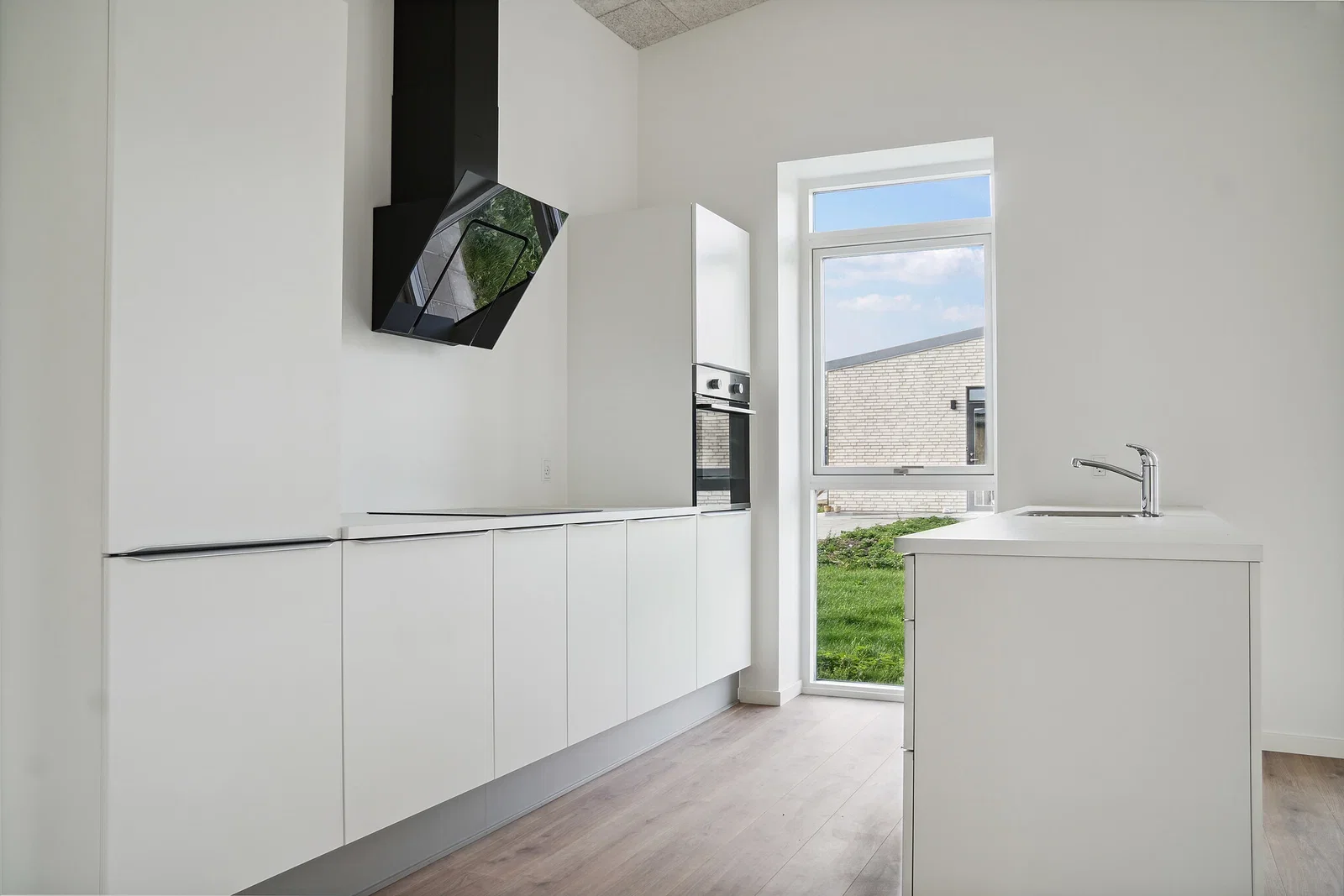 house 4-værelses villa med skønne terrasser og naturskønne omgivelser