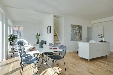 apartment Lys 4-værelses lejlighed med tagterrasse