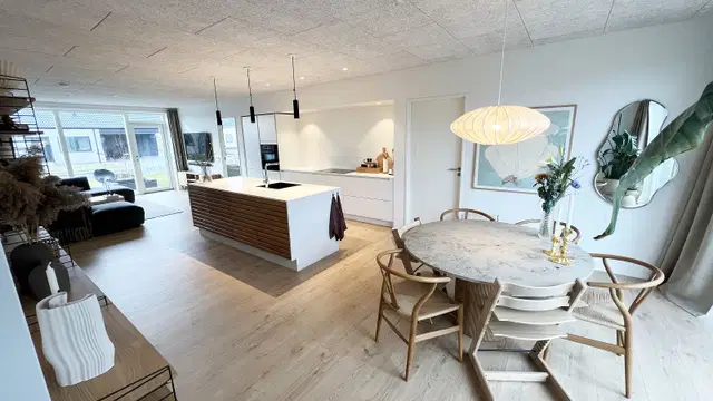 house Moderne kvalitetshus med stor terrasse og carport