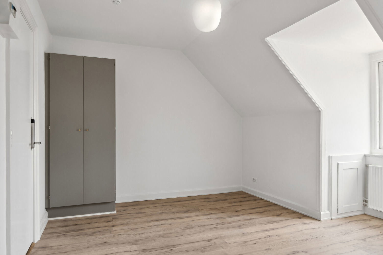 room Room with access to shared bathrooms and kitchens