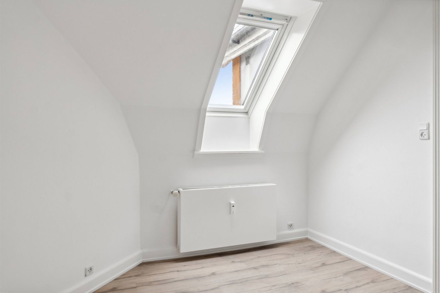 room Unfurnished room for rent in Lyngby Centrum