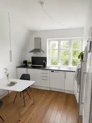 apartment Lys 4-værelses lejlighed med adgang til have