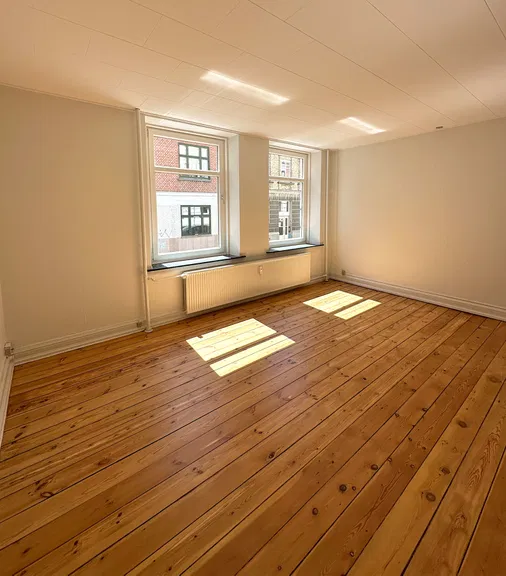 apartment Stor og moderne lejlighed i centrum!