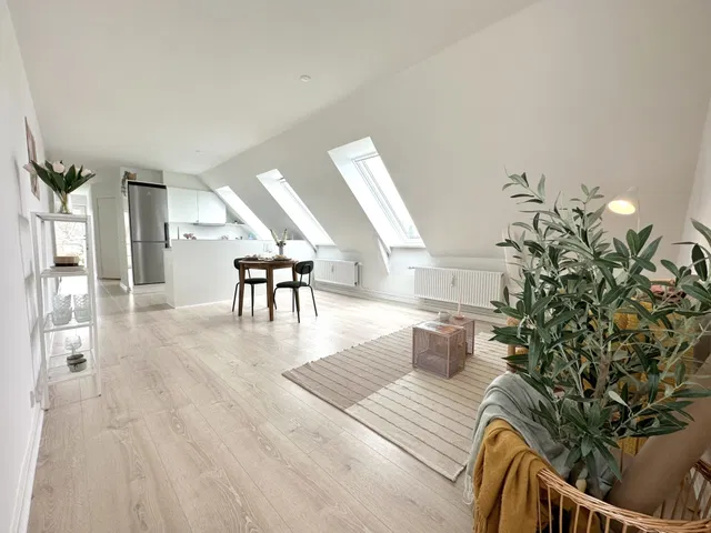 apartment Bright 4-Room Apartment with Green Surroundings