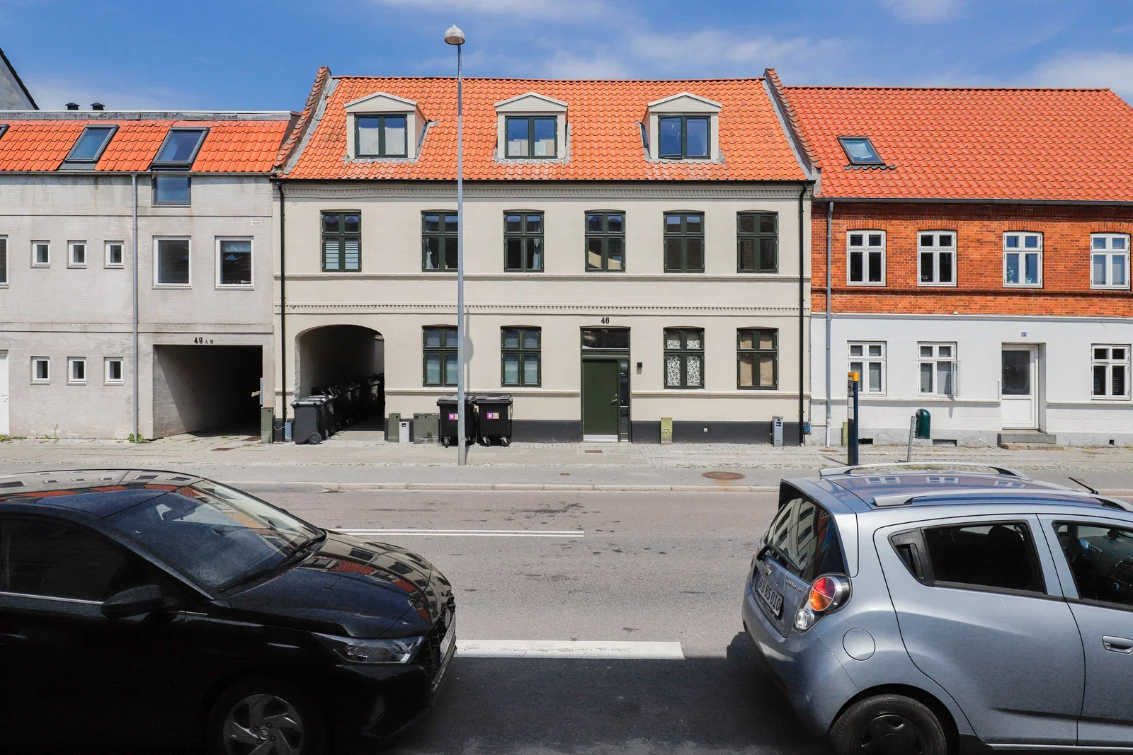 apartment Lys 2-værelses på øverste sal med synlige bjælker og mulighed for renovering – parkering i gården
