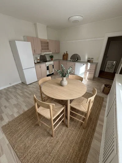 Large five-room apartment in the city center – 174 m2 with eat-in kitchen, bathtub and laundry tower - Østergade, Hjørring - 1