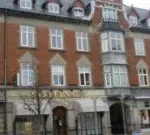 apartment Central two-room apartment, 68 m2 in the middle of the pedestrian street – close to theatre and train