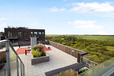Title: Bright ground-floor apartment with 2 bedrooms and two terraces - Else Alfelts Vej, København S - 1