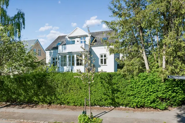 apartment Charmerende og lys lejlighed med stor altan på attraktive Dronningensvej – Frederiksberg
