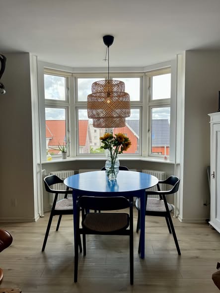 apartment MODERNISERET 2-VÆRELSES MED KARNAP, VASK, OPVASK OG KOMMENDE ALTAN I VESTBYEN!