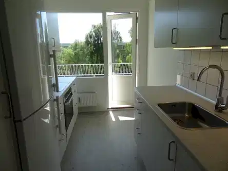 apartment Lys lejlighed med altan og nyere køkken tæt på centrum