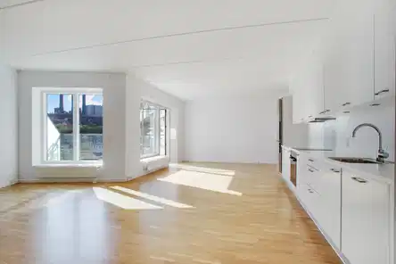 apartment Bright 3-room apartment with corner balcony and water view