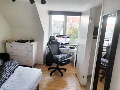 Hyggelig 2-værelses på tagetagen med skråvægge og plankegulve – 40 m2 til 4.550 kr./md. - Fredericiagade, Aalborg - 2