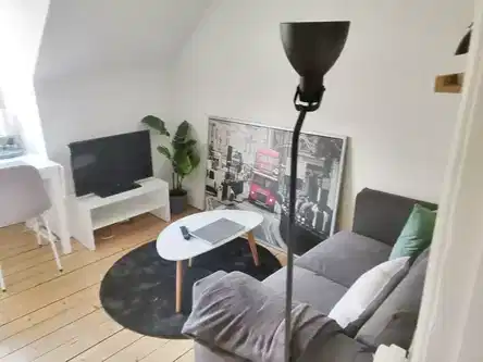 apartment Hyggelig 2-værelses på tagetagen med skråvægge og plankegulve – 40 m2 til 4.550 kr./md.