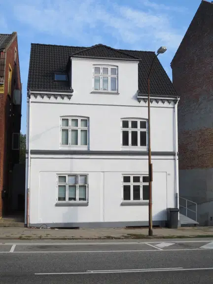 apartment Lys 3-værelses lejlighed med privat altan