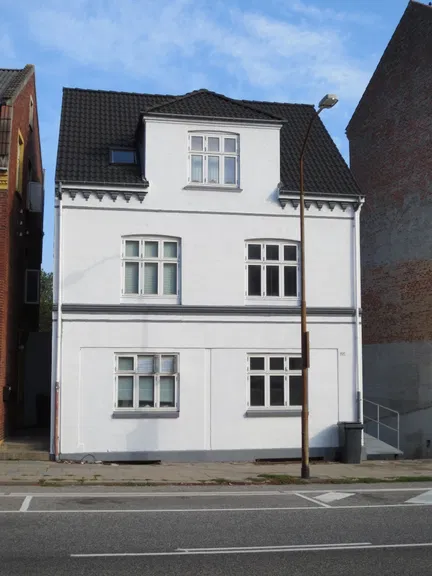 apartment Lys 3-værelses lejlighed med privat altan