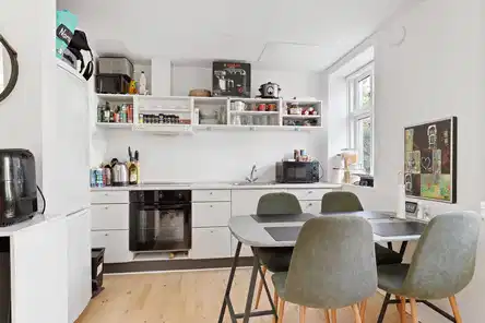 apartment Indbydende 2-værelses i stueplan – 42 m2 i klassisk byejendom