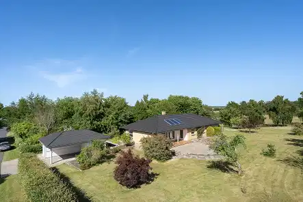 house Stor familievilla på 3.170 m² grund med markudsigt