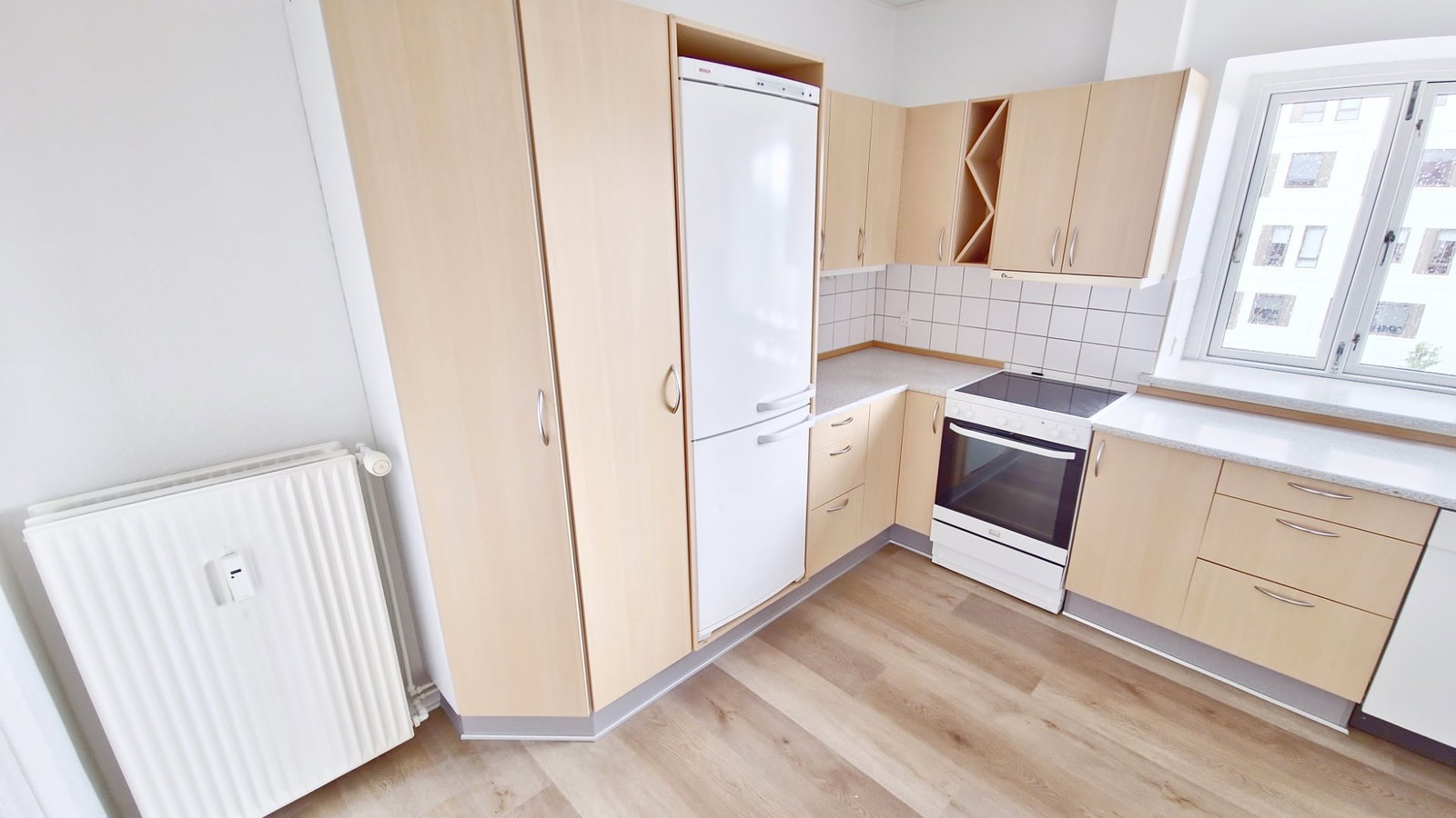apartment 3-værelses lejlighed med parkering tæt på stationen