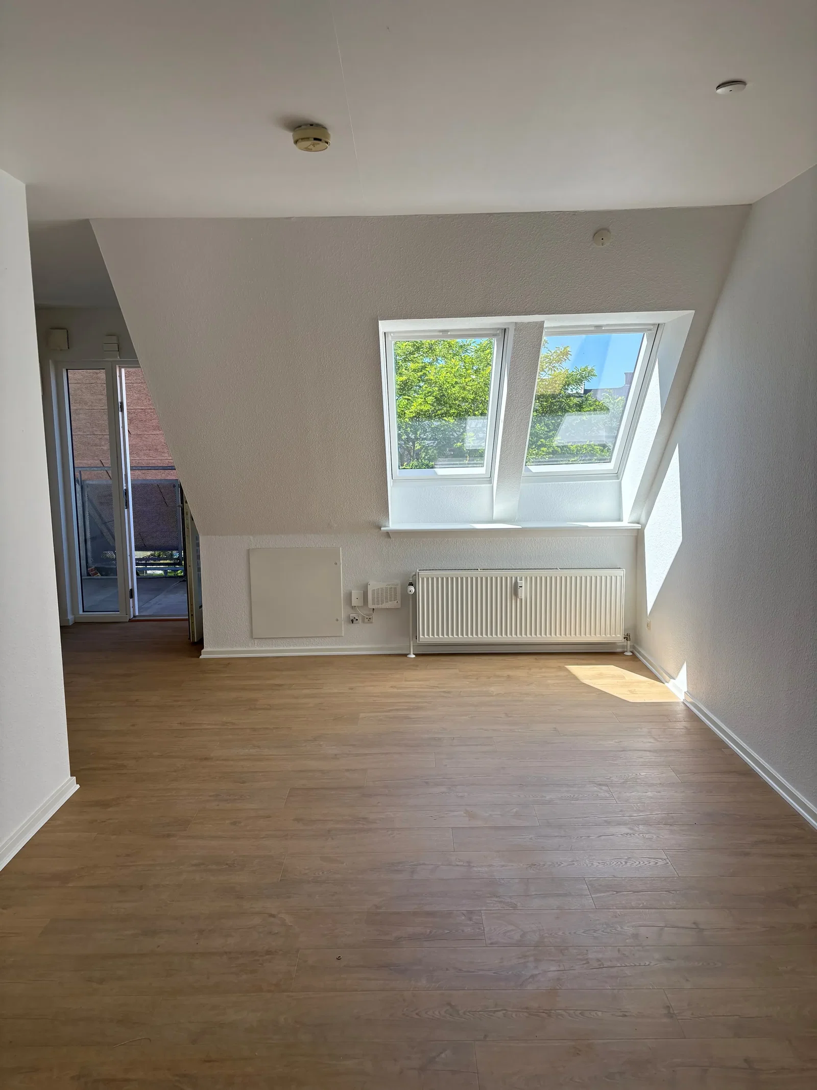apartment Bright 2-room top-floor apartment with new floors