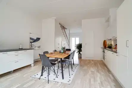 apartment 5-værelses lejlighed med altan og fællesarealer