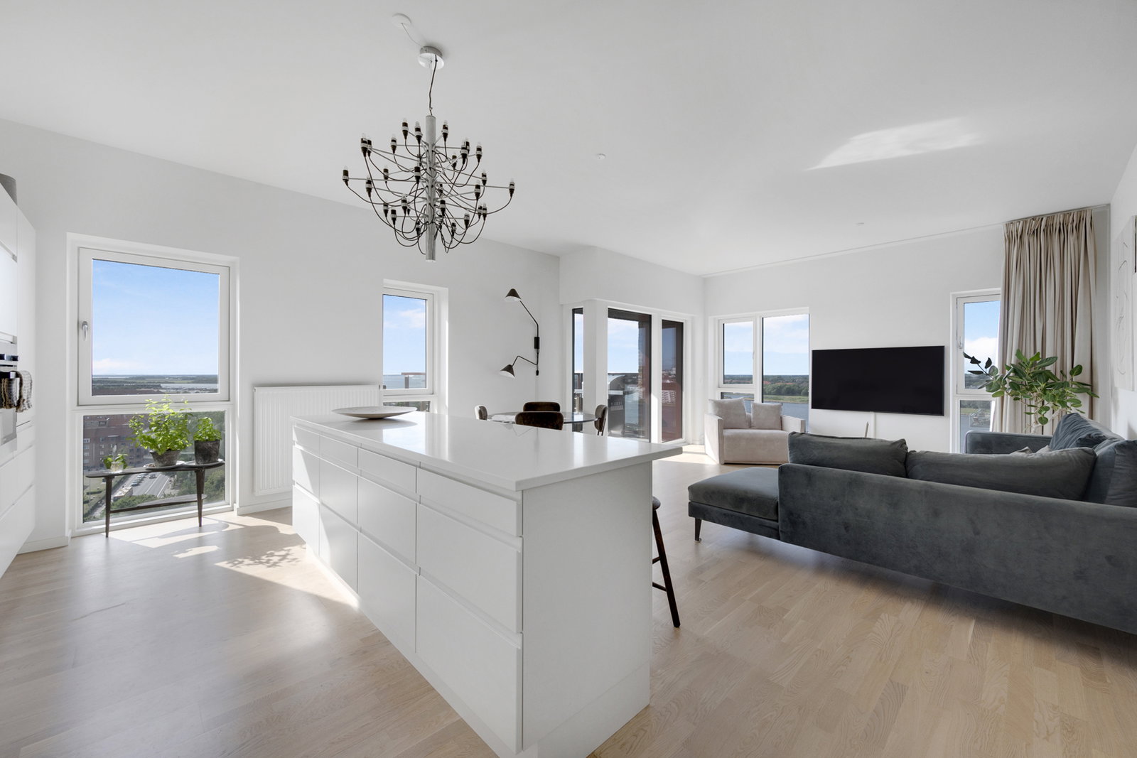 apartment Bright 3-room apartment in Taffeltårnet, 106 m²