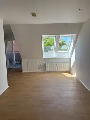 apartment Lys 2-værelses taglejlighed med nye gulve