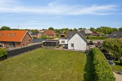 Rummeligt 6-værelses familiehus på 180 m2 i Tjæreborg med stor have og solrig terrasse - Vestre Strandvej, Tjæreborg - 1