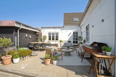 Rummeligt 6-værelses familiehus på 180 m2 i Tjæreborg med stor have og solrig terrasse - Vestre Strandvej, Tjæreborg - 3