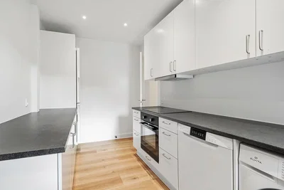 Nyrenoveret 3-værelses på 106 m2 midt i byen – moderne køkken, gæstetoilet og bykig - Vesterbro, Aalborg - 1