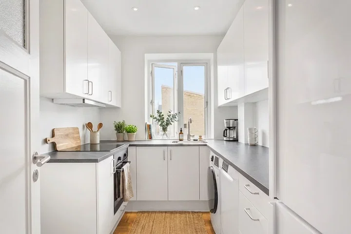 Nyrenoveret 3-værelses på 109 m2 med altan og bykig – helt centralt i Aalborg - Vesterbro, Aalborg - 0