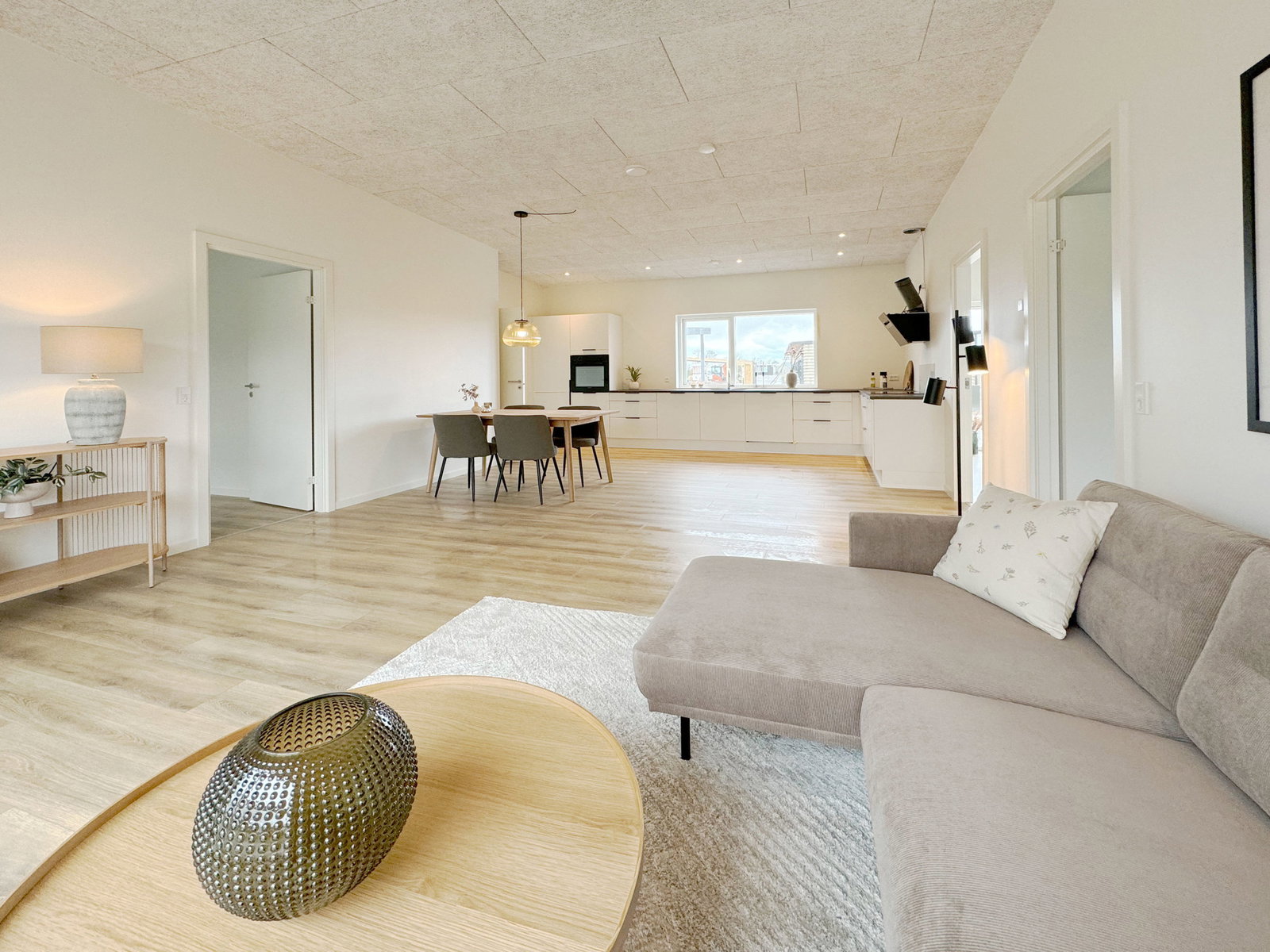 apartment Rummelig 4-værelses lejlighed i stille kvarter