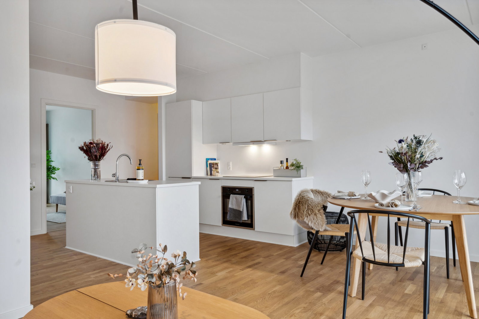 apartment Modern 2-bedroom apartment with balcony in the city centre