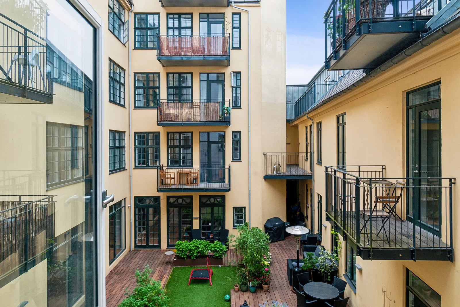 apartment Elegant 2-room apartment in Inner City, 150 m²