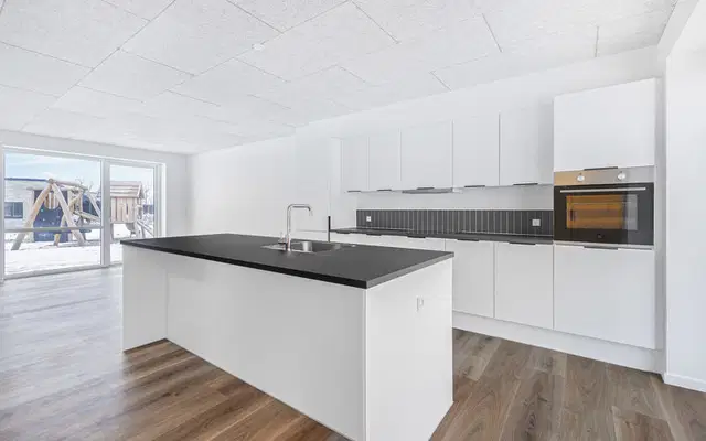 townhouse Moderne rækkehus i Klarup med carport