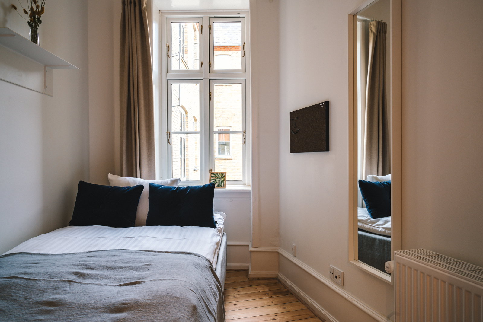 room Single room in a newly renovated apartment in the Inner City