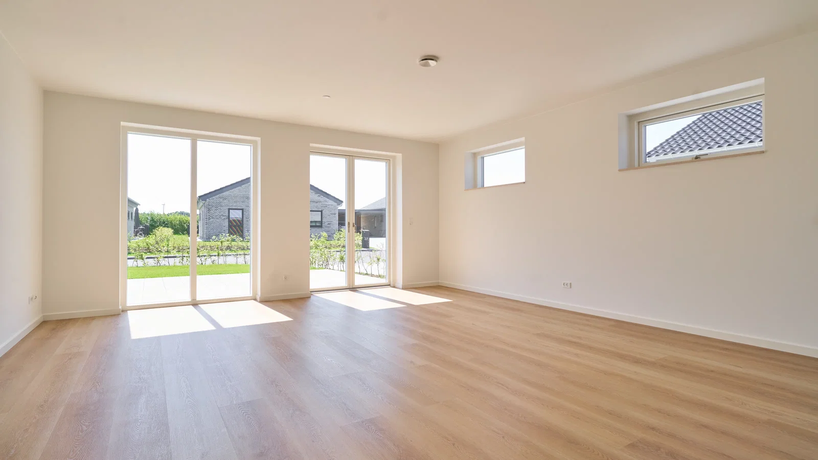house Spacious 120 m2 house with garden and carport