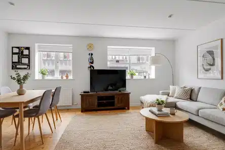 apartment Indbydende og veldisponeret 57 m2 i stueplan med stor stue og flisebeklædt badeværelse