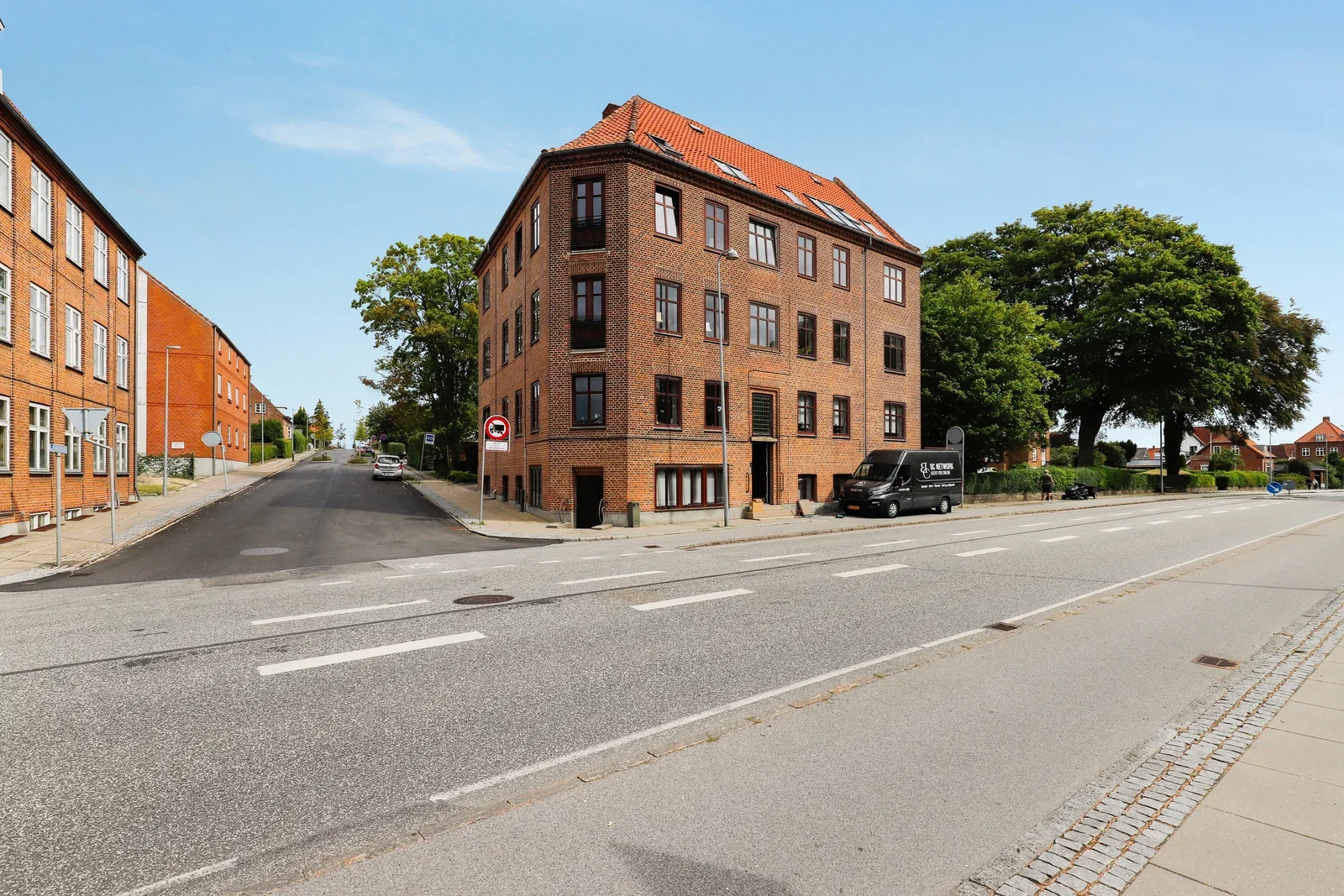 apartment Lys 3-værelses på 102 m2 med stuk, to stuer og kig til grønt gårdmiljø