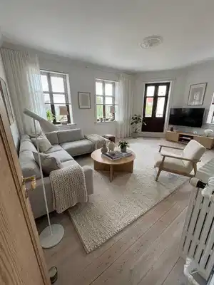 apartment Lys 3-værelses på 102 m2 med stuk, to stuer og kig til grønt gårdmiljø