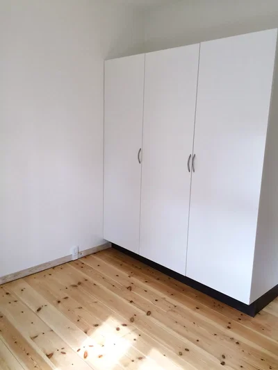 Lys 2-værelses på 57 m2 med separat køkken med opvaskemaskine og udgang til grøn gård - Østerbro, Aalborg - 2