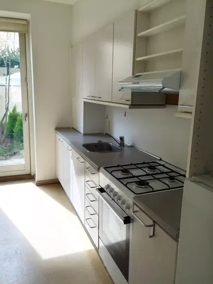 apartment Lys 2-værelses på 57 m2 med separat køkken med opvaskemaskine og udgang til grøn gård