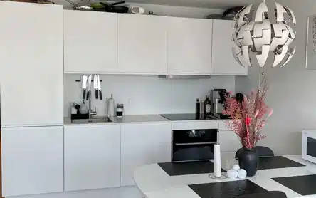 apartment Lys 2-værelses lejlighed med stort soveværelse og grønt udeareal