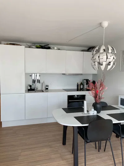 Lys 2-værelses lejlighed med stort soveværelse og grønt udeareal - Markedsgade, Hjørring - 1