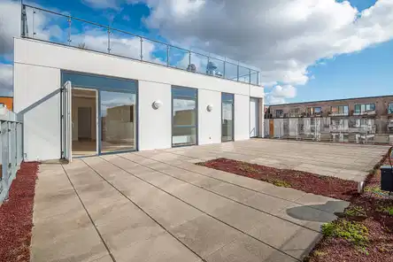 apartment Lys 4-værelses lejlighed med stor tagterrasse