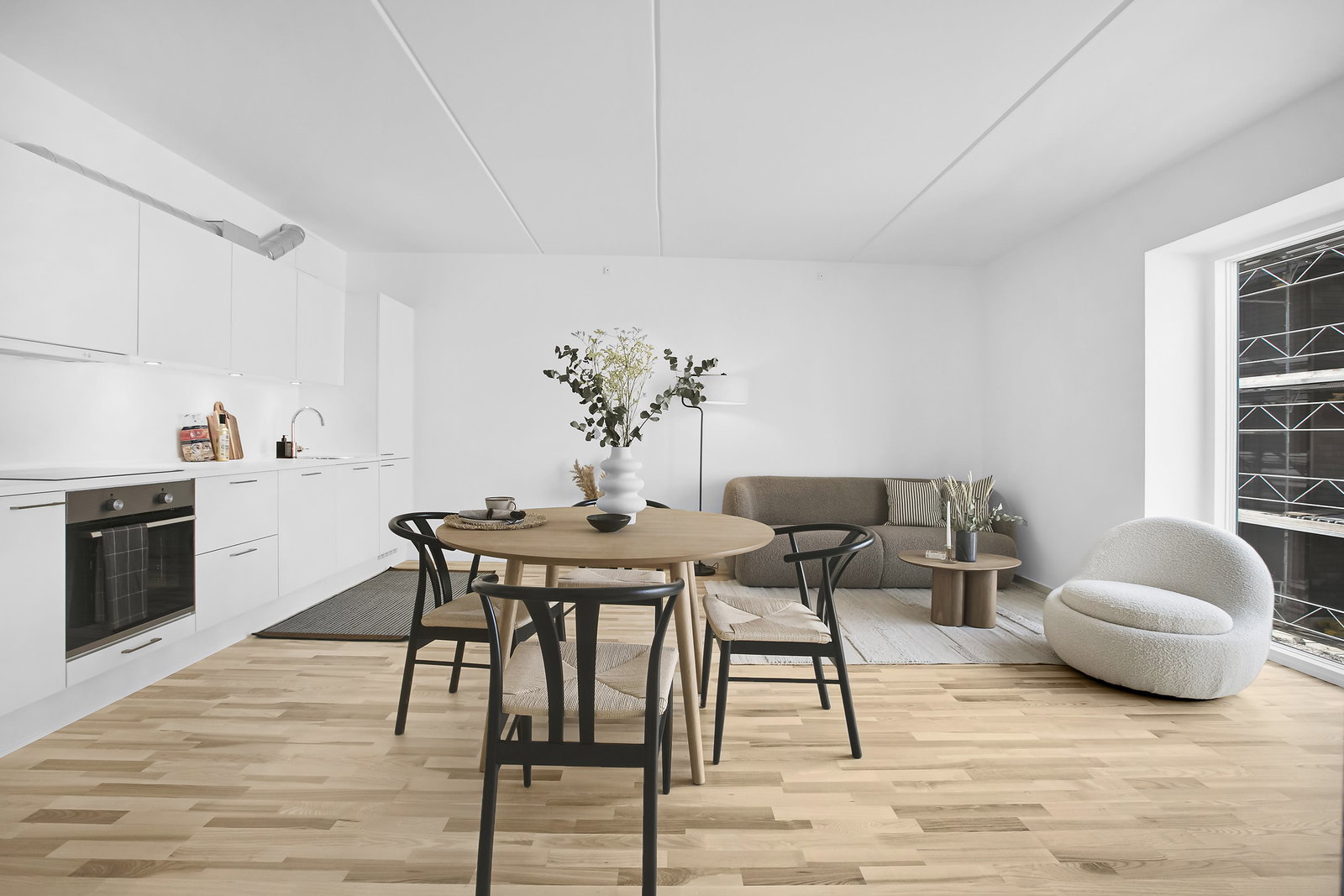 apartment Lys 4-værelses lejlighed ved Husum Torv med to altaner