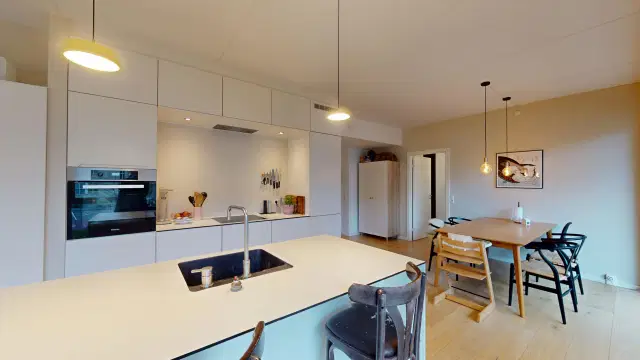 apartment Lys 3-værelses lejlighed med altan i København S