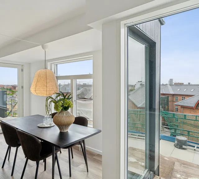 apartment Lys 4-værelses bolig med egen tagterrasse