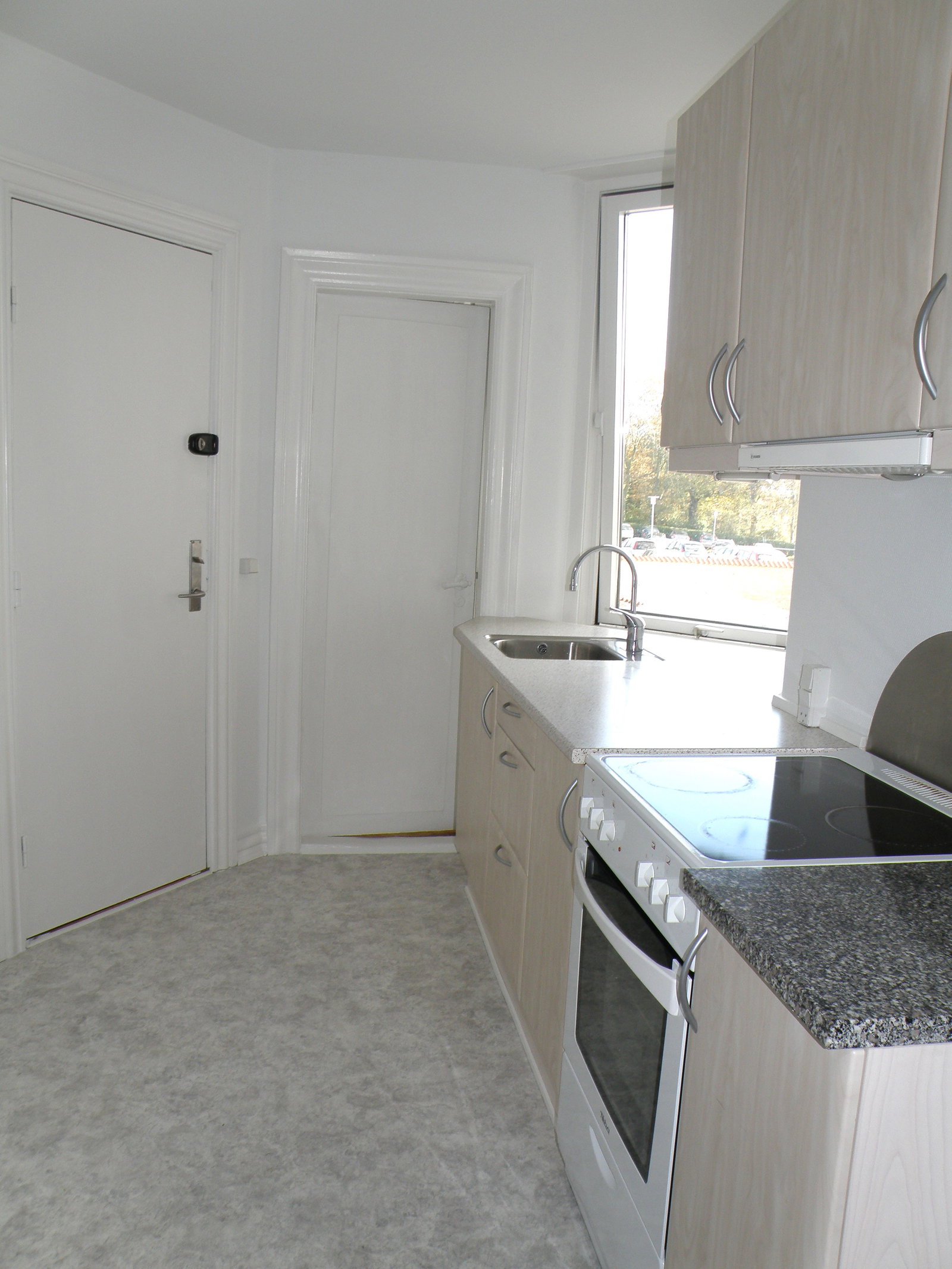 apartment Newly renovated 2-room apartment with balcony near the city center